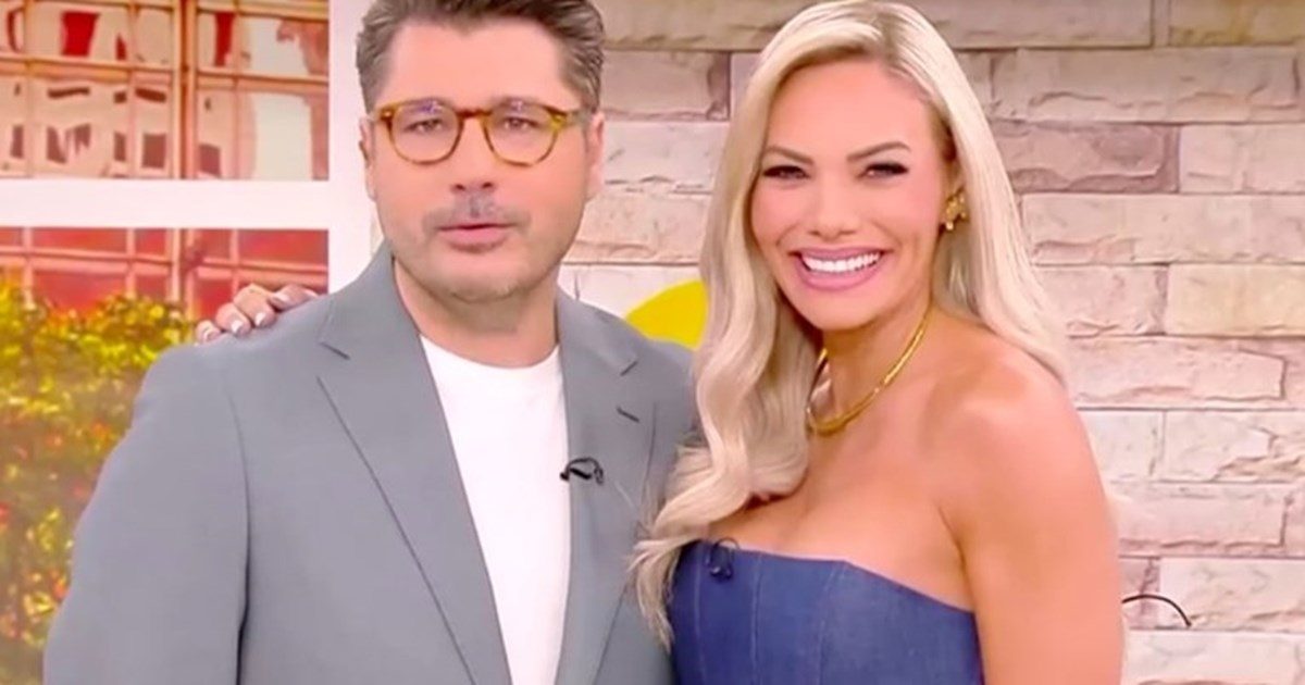 Στα μπλε η Ιωάννα Μαλέσκου | Η εμφάνιση σε κοσμικό event