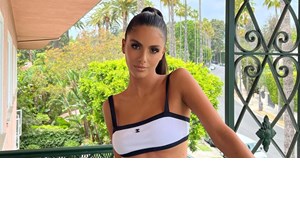 Με τον Βασίλη πάνω της | Η Αλεξάνδρα Νίκα έχει τον γιο της μαζί της παντού