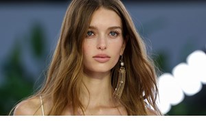 Η Αμαλία Κωστοπούλου στο κομμωτήριο | Η ανανέωση στα μαλλιά της πριν τις καλοκαιρινές διακοπές - εικόνα 2