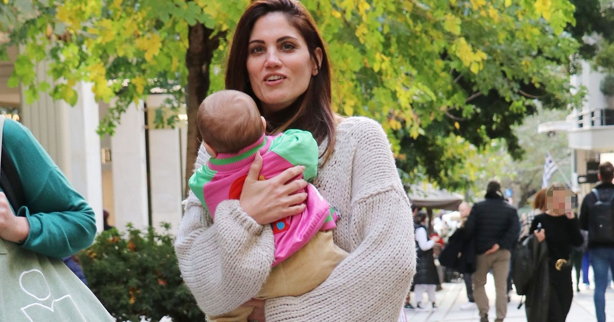 Μαίρη Συνατσάκη | "Είστε υποκριτές και σας σιχαθήκαμε πια"