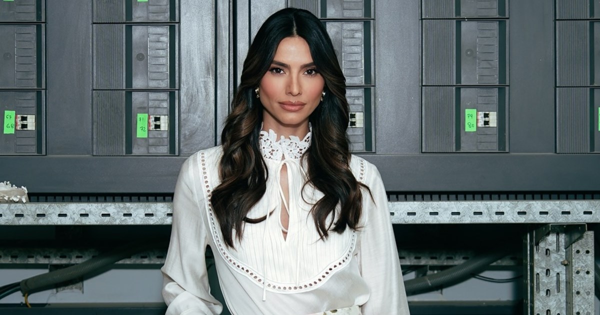 Η Ηλιάνα Παπαγεωργίου φόρεσε ένα power suit στο πιο κομψό χρώμα της σεζόν