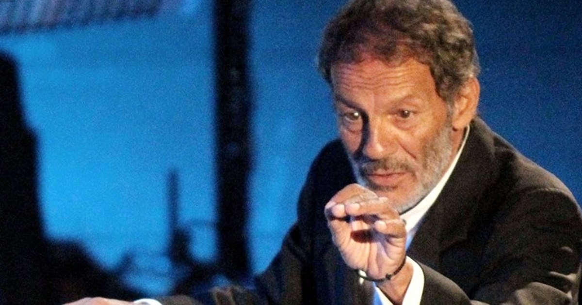 Σταύρος Ξαρχάκος | Αγκαλιά με τα δίδυμα παιδιά του στη σκηνή του Ηρώδειου