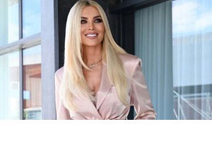 "Η κόρη μου γίνεται 2 μηνών. Ανυπομονώ να γυρίσω σπίτι, έχω πάρει αυτές τις καρτούλες που κάνεις φωτογράφιση"