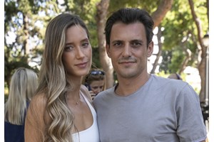 "Οικογενειακή" έξοδος στο θέατρο για τον Γιάννη Κουκουράκη - εικόνα 4