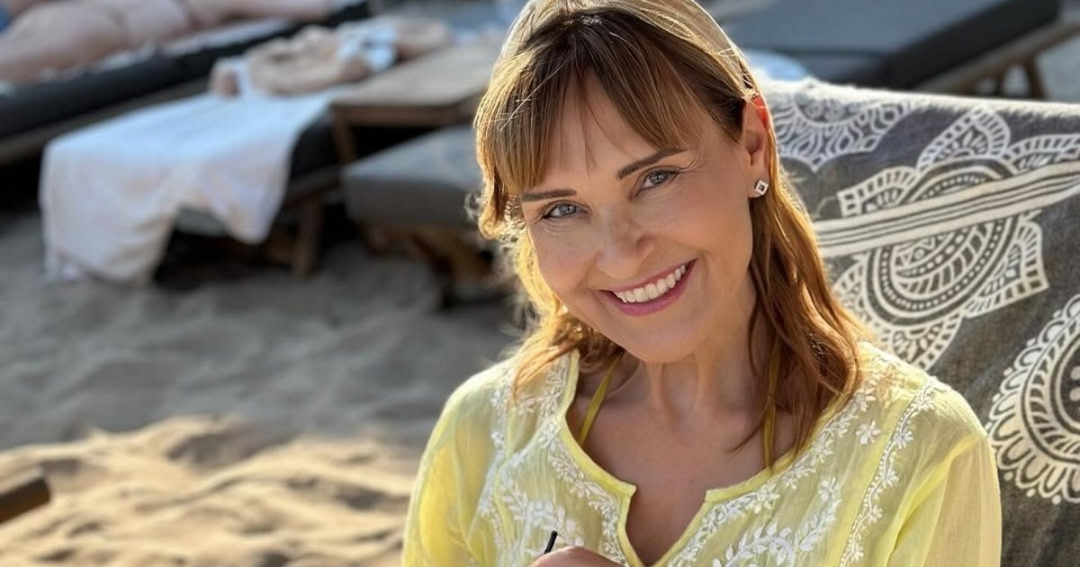 Χαλαρές στιγμές για τη Μάρα Ζαχαρέα | Παίζει τάβλι με καλή της φίλη