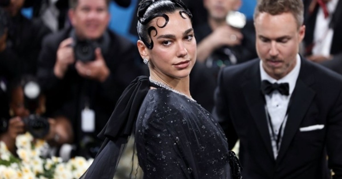 Η Dua Lipa αρνείται κατηγορηματικά ότι απέλυσε τον συνεργάτη της μετά την υπογραφή του σε επιστολή ενάντια στο συγκρότημα Kneecap - εικόνα 3