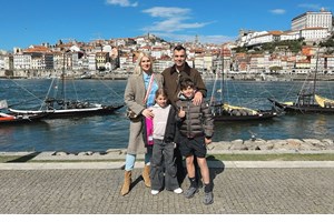 Μαλένα Χανταμπάκη | Με τον μπαμπά της και τη σάκα της στην πλάτη στην πρώτη της μέρα στο σχολείο στην Ισπανία