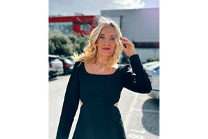 Ναταλία Αργυράκη | Η sexy πόζα στην παραλία