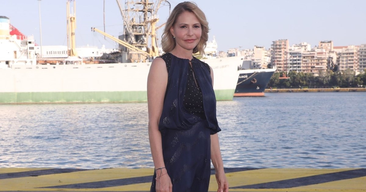 Η Τζένη Μπαλατσινού στις ωραιότερες στιγμές του 2025 | Το τρυφερό φιλί στην κάμερα με τον Βασίλη Κικίλια - εικόνα 4