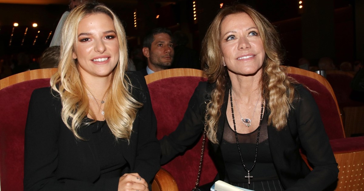 Με πουλόβερ στο αγαπημένο της μοτίβο η Μαριάννα Λάτση | Η επίσκεψη στην Αποστολική Διακονία της Εκκλησίας της Ελλάδος - εικόνα 3