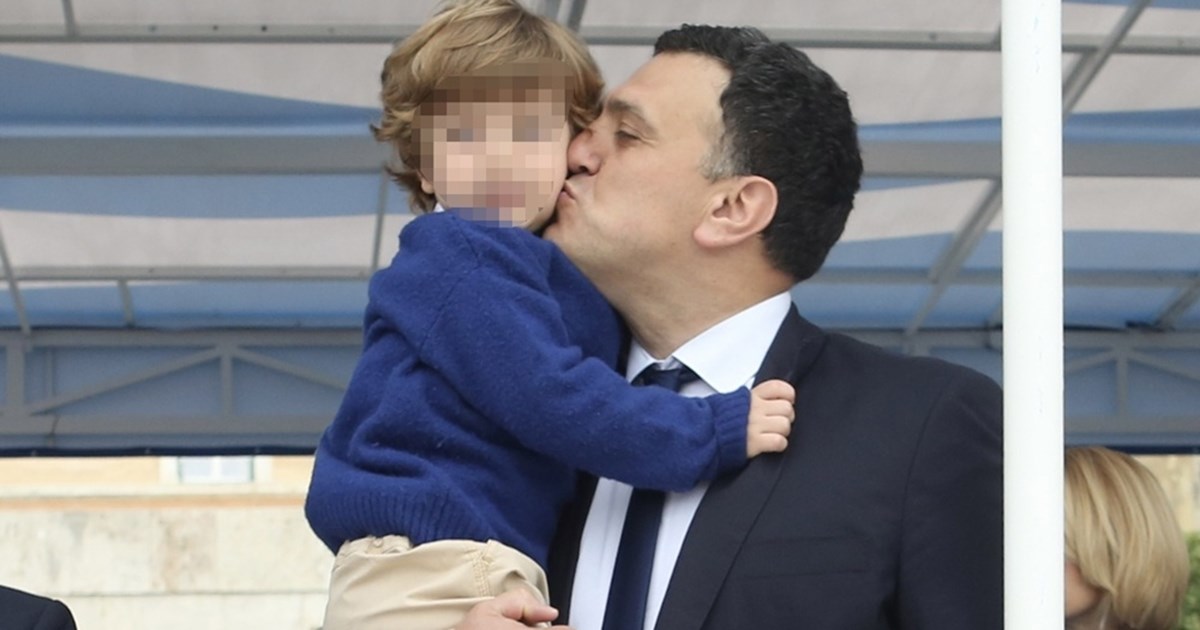 Ο Βασίλης Κικίλιας εύχεται χρόνια πολλά στον γιο του, Παναγιώτη - Αντώνιο με μια σπάνια φωτογραφία με τη Τζένη Μπαλατσινού - εικόνα 3