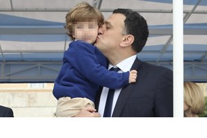 Ο Βασίλης Κικίλιας εύχεται χρόνια πολλά στον γιο του, Παναγιώτη - Αντώνιο με μια σπάνια φωτογραφία με τη Τζένη Μπαλατσινού - εικόνα 3