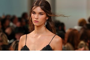 Αυτό το serum ρετινόλης κοστίζει λιγότερο από 20 ευρώ και μεταμορφώνει την επιδερμίδα