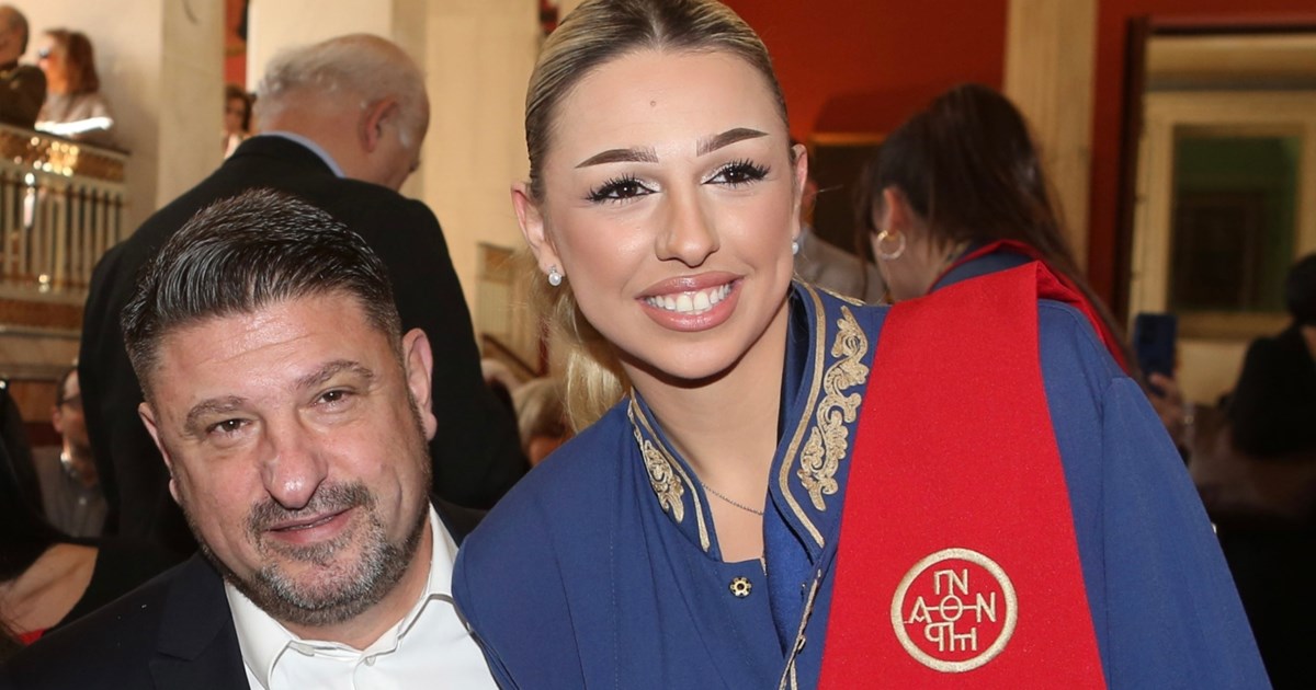 Στην ορκωμοσία της Ιωάννας Χαρδαλιά | Η κόρη του Νίκου Χαρδαλιά έκανε το όνειρό της πραγματικότητα