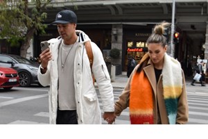 Αθηνά Οικονομάκου | Το παθιασμένο φιλί στον Μπρούνο Τσερέλα στο πιο in στέκι της Αθήνας