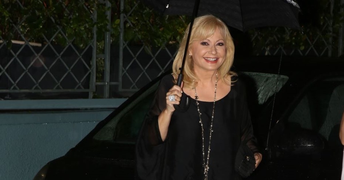 Η Αγγελική Νικολούλη σε νέα βραδινή έξοδο | Χορεύει τσιφτετέλι και αποθεώνεται - εικόνα 2