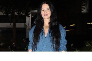 Ζενεβιέβ Μαζαρί | Με total black σύνολο στα γενέθλια του συνεργάτη της στο GNTM, Έντι Γαβριηλίδη - εικόνα 6