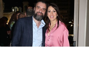 Σωτήρης Τσαφούλιας | Αγκαλιά με την κόρη του, Δέσποινα σε θεατρική πρεμιέρα - εικόνα 3