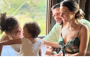 Κώστας Σλούκας | Το τρυφερό φιλί στη Μαρία Δαρσινού και την κόρη του, Βαλέρια μετά τη νίκη της Εθνικής