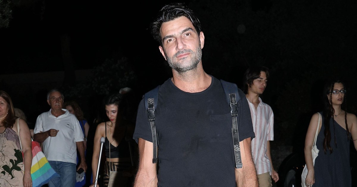 Ο Νίκος Κουρής με τον γιο του, Πέτρο, στη συναυλία του Robbie Williams στο Καλλιμάρμαρο | Η σπάνια οικογενειακή εμφάνιση