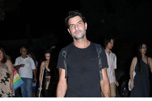 Ο Νίκος Κουρής με τον γιο του, Πέτρο, στη συναυλία του Robbie Williams στο Καλλιμάρμαρο | Η σπάνια οικογενειακή εμφάνιση