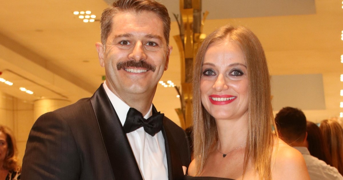 Αλέξανδρος Μπουρδούμης | Απαθανατίζει τη Λένα Δροσάκη και τον Αναστάση με το φλαμίνγκο τους στην πισίνα - εικόνα 4