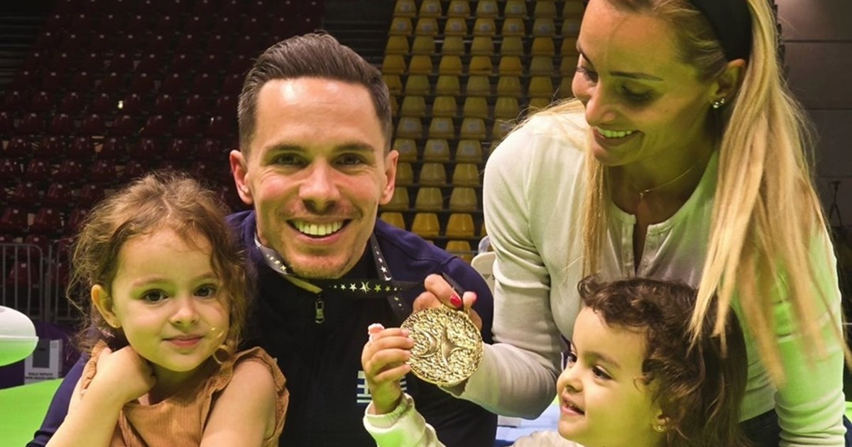 "Τα μικρά μου δελφίνια" | Οι κόρες του Λευτέρη Πετρούνια στην πισίνα είναι ό,τι πιο γλυκό θα δεις σήμερα - εικόνα 3