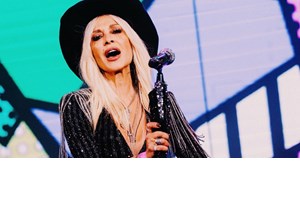 Η Άννα Βίσση αγκαλιά με τον Αντώνη Ρέμο | Η νυχτερινή έξοδος με τον Γιάννη & τη Δήμητρα Κούστα για τα γενέθλια της αδερφής της - εικόνα 9