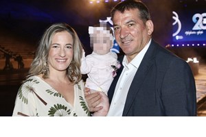 Η κόρη του Πύρρου Δήμα και της Αφροδίτης Σκαφίδα είναι ό,τι πιο cute θα δεις σήμερα | Η ανάρτηση της μαμάς της από την παραλία - εικόνα 4