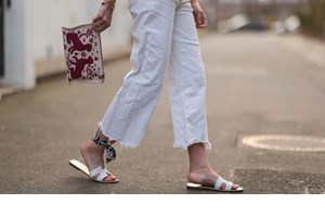 Βρήκαμε στη Regalinas τη denim φούστα που θα απογειώσει τα office looks σου - εικόνα 3