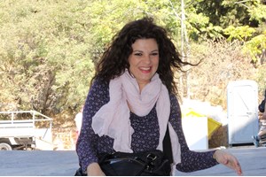 Τζένη Καζάκου | Στη θεατρική πρεμιέρα της μητέρας της, Τάνιας Τρύπη