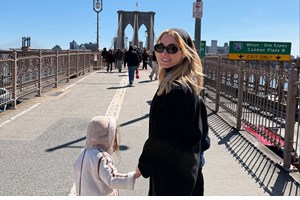 Πόσο έχουν μεγαλώσει | Η Δούκισσα Νομικού φωτογραφίζει τον Σάββα και την Αναστασία με τις ποδοσφαιρικές φανέλες τους