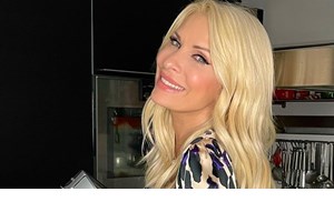 Ελένη Μενεγάκη & Μάκης Παντζόπουλος με ασορτί sneakers στο αεροδρόμιο - εικόνα 2