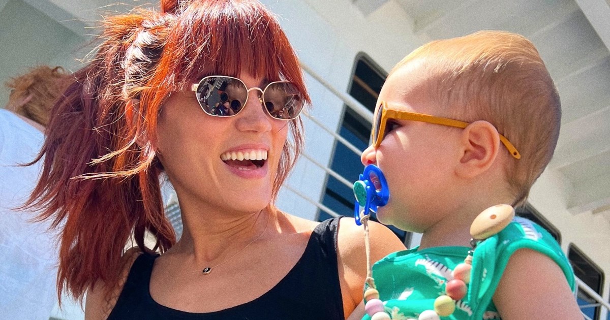 "Λιώνει" για την κόρη της η Μαίρη Συνατσάκη | H Oλίβια Στρατή μέσα στο πιο χαριτωμένο outfit