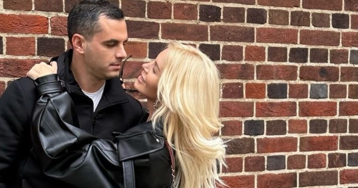 Η Κατερίνα Καινούργιου σε τρυφερές στιγμές με τον σύντροφό της και την "οικογένειά" τους