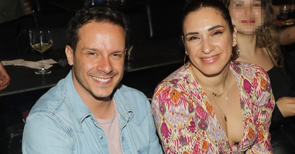 Η Αντιγόνη Ψυχράμη φωτογραφίζει τον Δημήτρη Μακαλιά και τα δυο τους παδιά στο ηλιοβασίλεμα