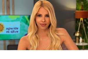 Η Τζένη Μελιτά με λευκό t-shirt και κόκκινο ποδηλατικό κολάν | Η "σκληρή" προπόνηση πριν από την πρεμιέρα της εκπομπής της
