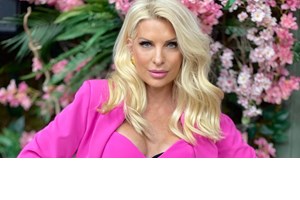 Τα iconic χτενίσματα που επέλεξαν 10 Ελληνίδες celebrities για τη βάφτιση των παιδιών τους - εικόνα 8