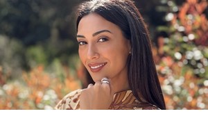 Στα κρυστάλλινα νερά του Βόρειου Ειρηνικού | Η Ευγενία Σαμαρά ποζάρει με ροζ μπικίνι σε μαγευτικό τοπίο - εικόνα 4