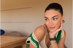 Mother - daughter goals | Η Ανατολή Κουινέλη χέρι - χέρι με τη μαμά της στην παραλία της Θεσσαλονίκης - εικόνα 2