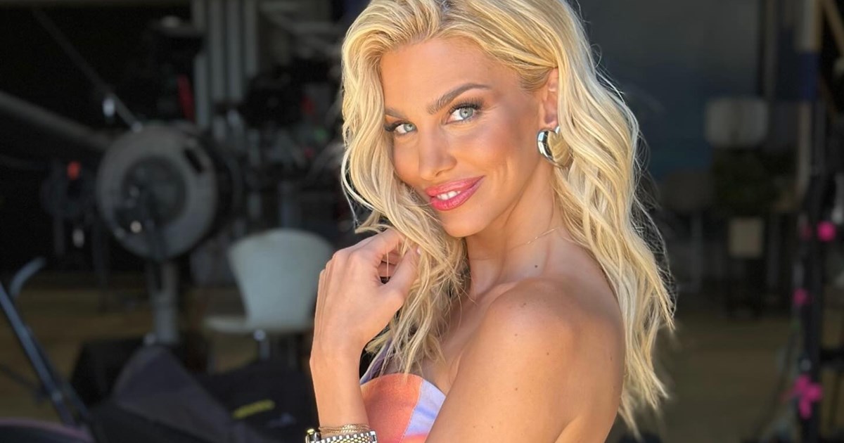 Φυσική και αμακιγιάριστη | Η Βάλια Χατζηθεοδώρου ποζάρει χωρίς φίλτρα και είναι μια κούκλα