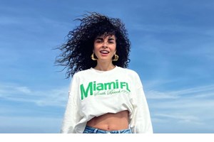 "What a body" | Η Μαρία Σολωμού ποζάρει με το μπικίνι της στο απέραντο γαλάζιο της Σαντορίνης - εικόνα 2