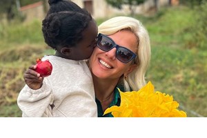 "Μαμά σ'αγαπώ" | Η ιδιαίτερη υποδοχή που επιφύλασσε η κόρη της Χριστίνας Κοντοβά στη μαμά της - εικόνα 4