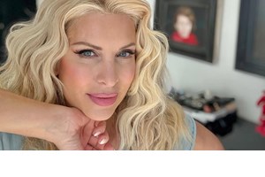 Σε ρόλο φωτογράφου η Μαρίνα Παντζοπούλου | Απαθανατίζει την Ελένη Μενεγάκη στο πλοίο