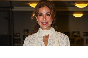 Mix & match για την Κατερίνα Γερονικολού | Πώς συνδύασε το denim jacket με το παντελόνι με λάμψεις - εικόνα 2