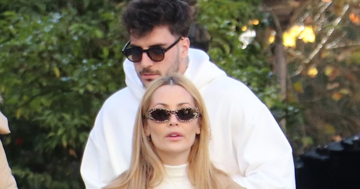 Ελένη Βουλγαράκη - Φώτης Ιωαννίδης | Πιο ερωτευμένοι από ποτέ σε παραλία της Μήλου