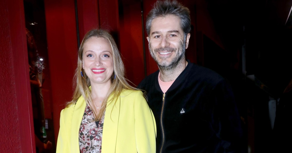 Ο Αλέξανδρος Μπουρδούμης στο θέατρο για να παρακολουθήσει τη Λένα Δροσάκη