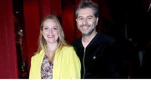 Ο Αλέξανδρος Μπουρδούμης στο θέατρο για να παρακολουθήσει τη Λένα Δροσάκη