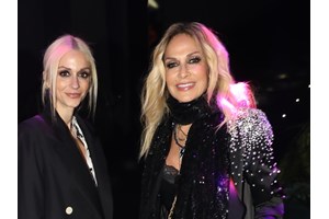 "Βρήκα αυτόν τον ξανθό τύπο να τρώει φράουλες στην κουζίνα μου"