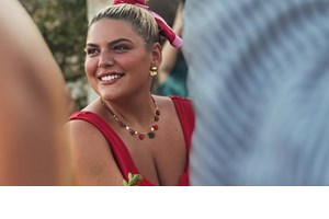 Όπως δεν την έχουμε ξαναδεί | Η Δανάη Μπάρκα μωρό στην αγκαλιά της μαμάς της - εικόνα 3